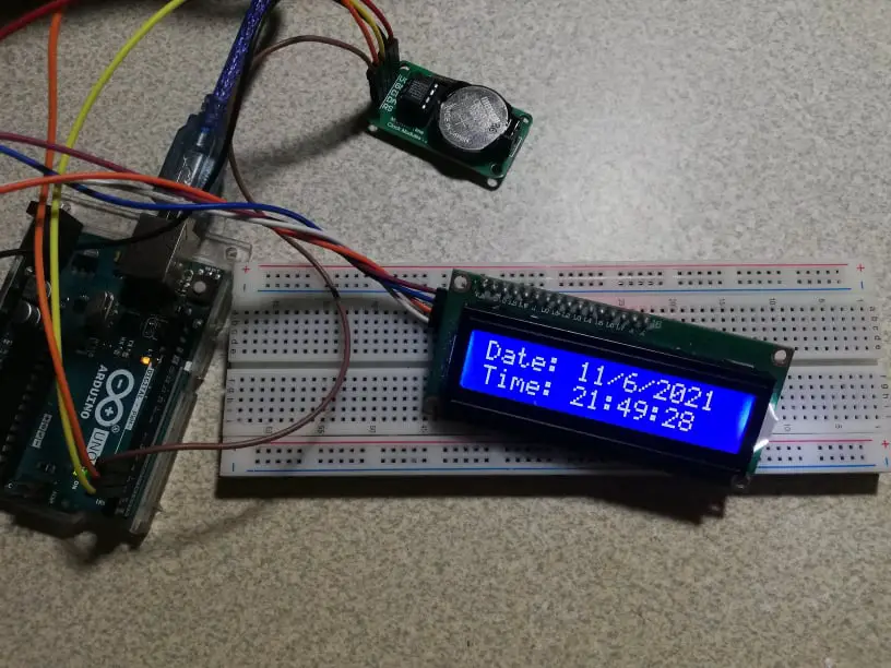 DS1302 RTC device displaying time on LCD